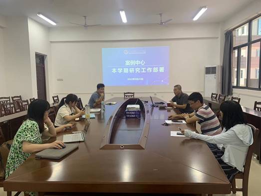 会议室里的人们描述已自动生成